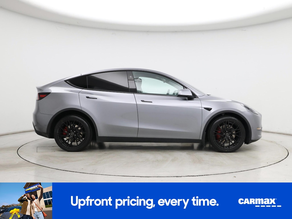 TESLA MODEL Y LONG RANGE - 9