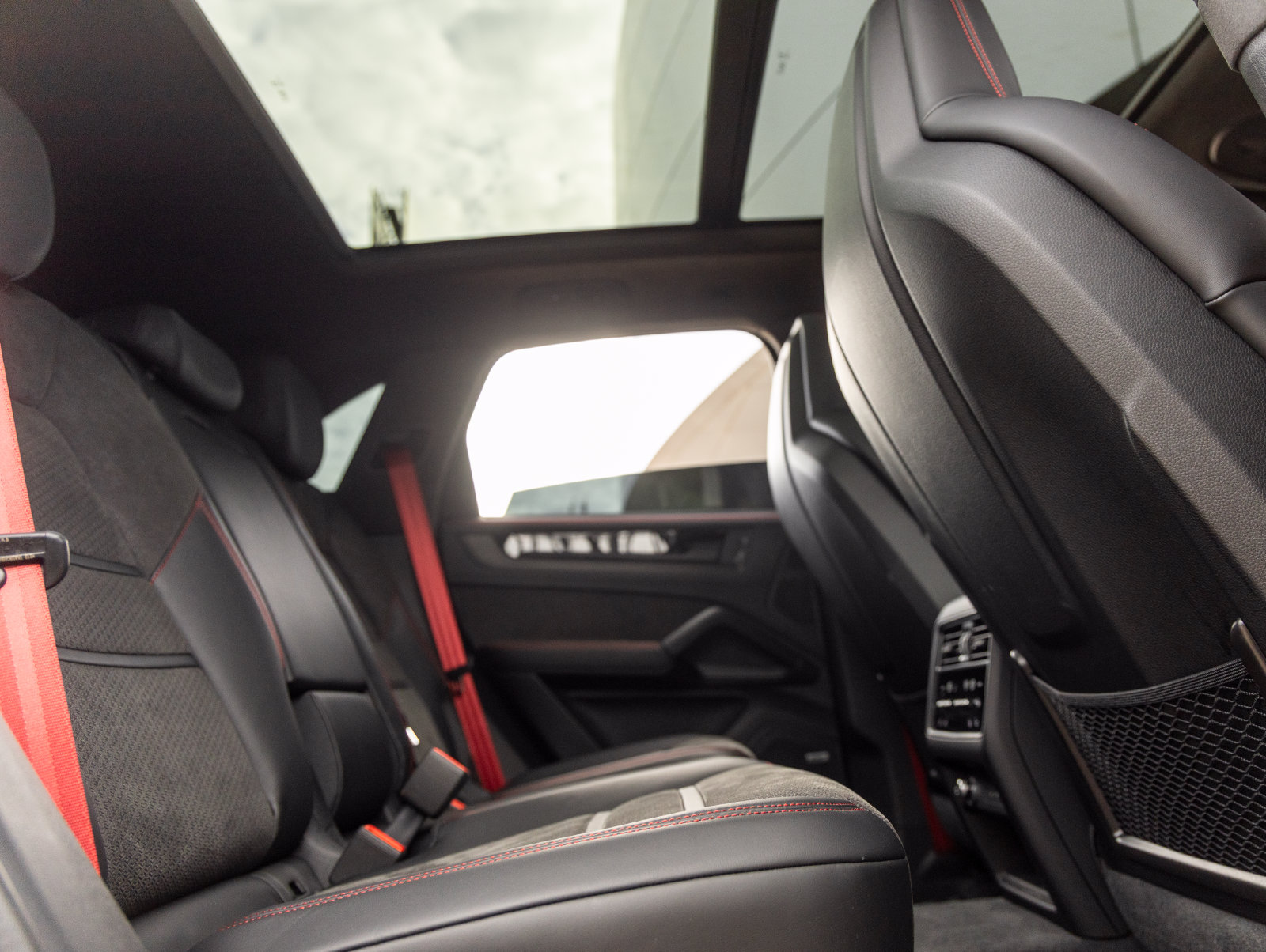 صورة مصغرة 40 لـ 2025 Porsche CAYENNE CAYENNE GTS