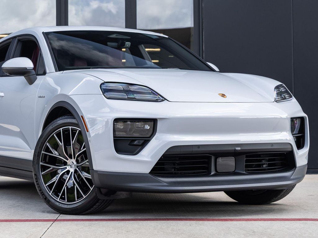 صورة 9 لـ 2026 Porsche MACAN MACAN ELECTRIC