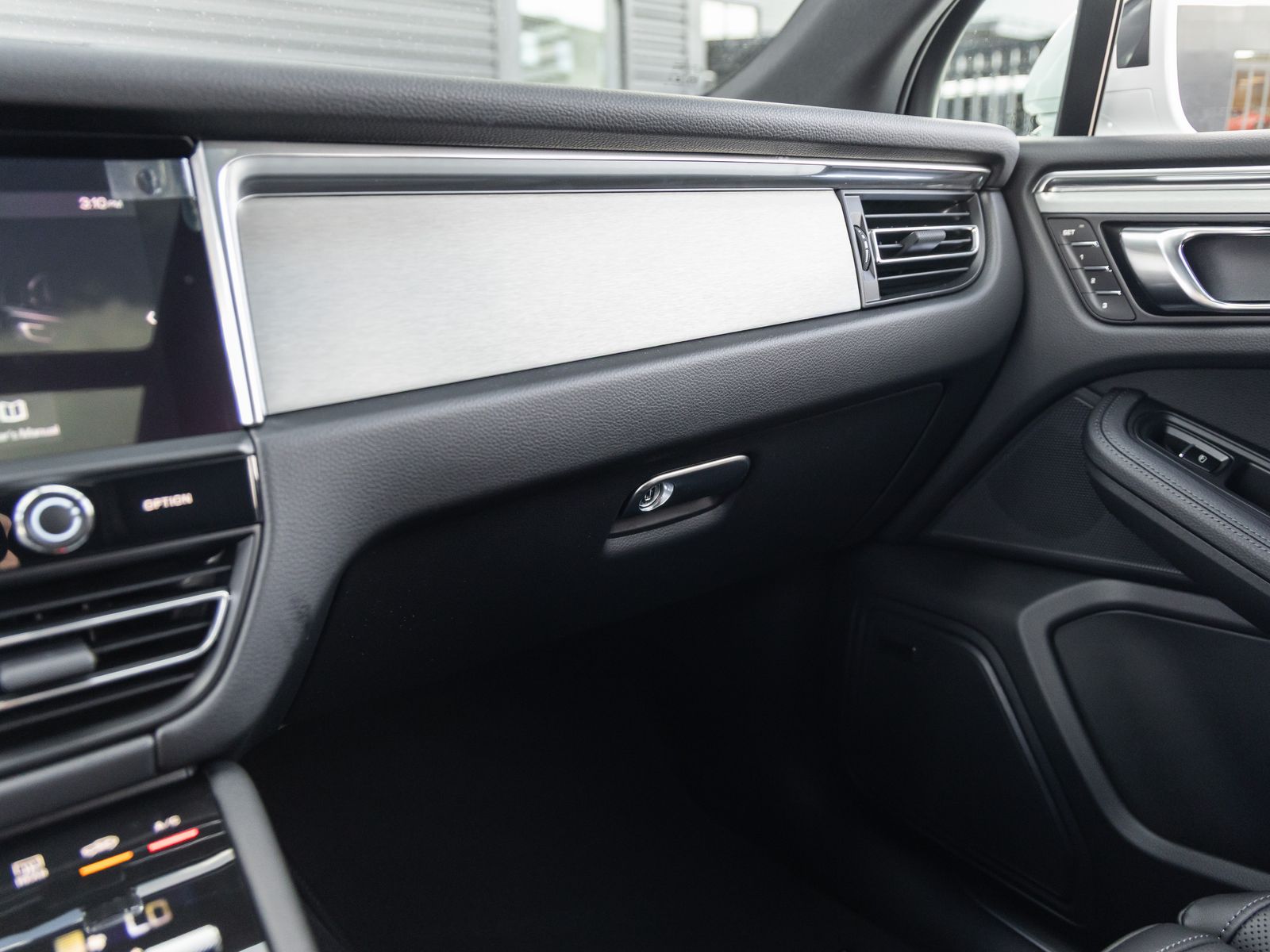 2026 Porsche MACAN — миниатюра 30