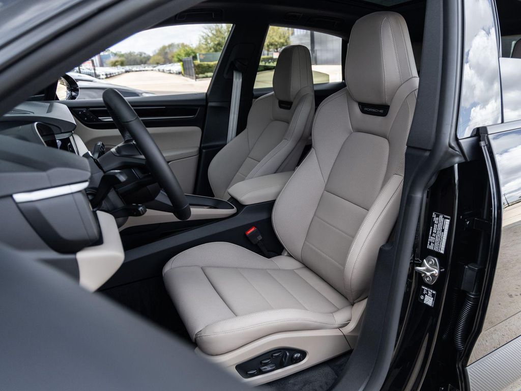 صورة 5 لـ 2026 Porsche MACAN MACAN ELECTRIC