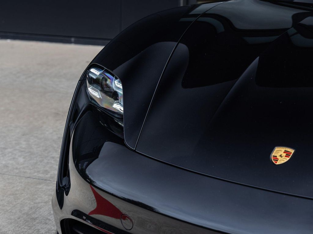 صورة 17 لـ 2020 Porsche TAYCAN TURBO S