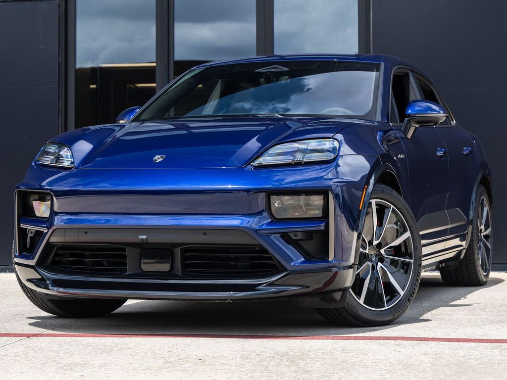 New 2025 Porsche Macan Macan Electric Turbo