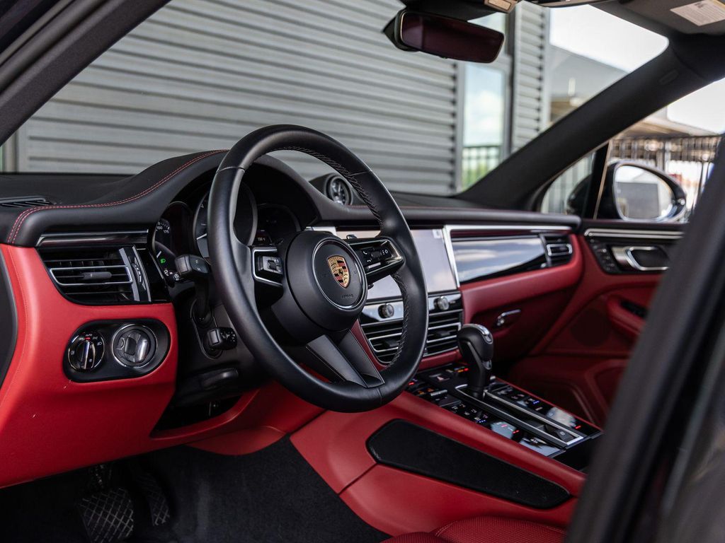 2024 Porsche MACAN S — фото 4