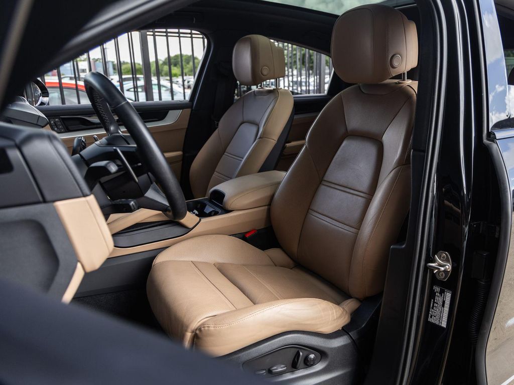 صورة 5 لـ 2024 Porsche CAYENNE