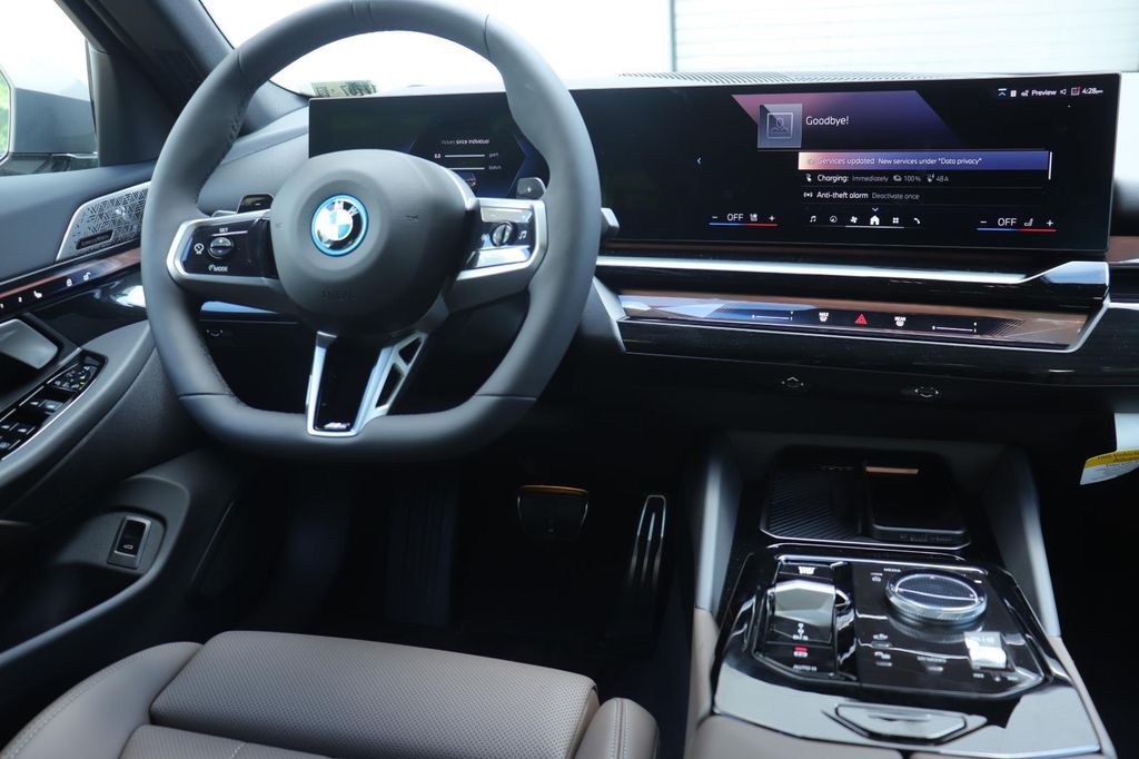 2026 BMW 550E XDRIVE 缩略图 27