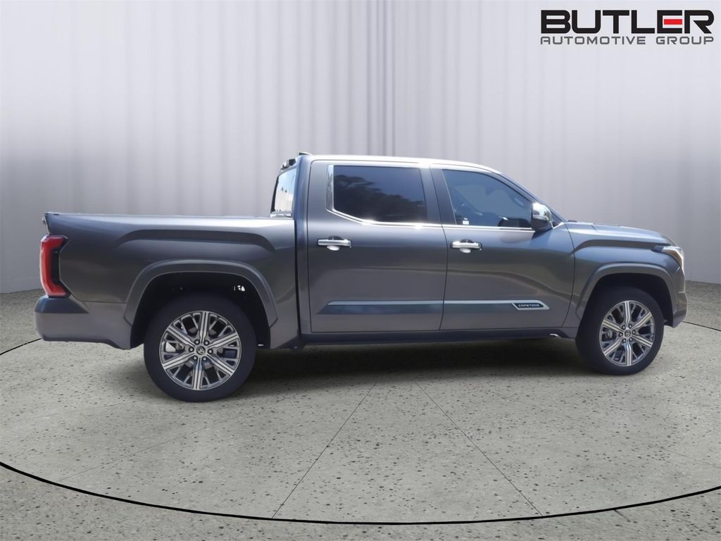 TOYOTA TUNDRA - 8