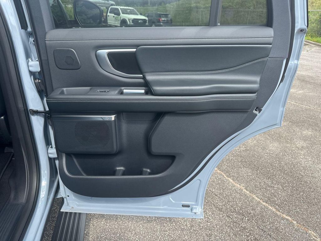 2027 FORD EXPEDITION PLATINUM 缩略图 16