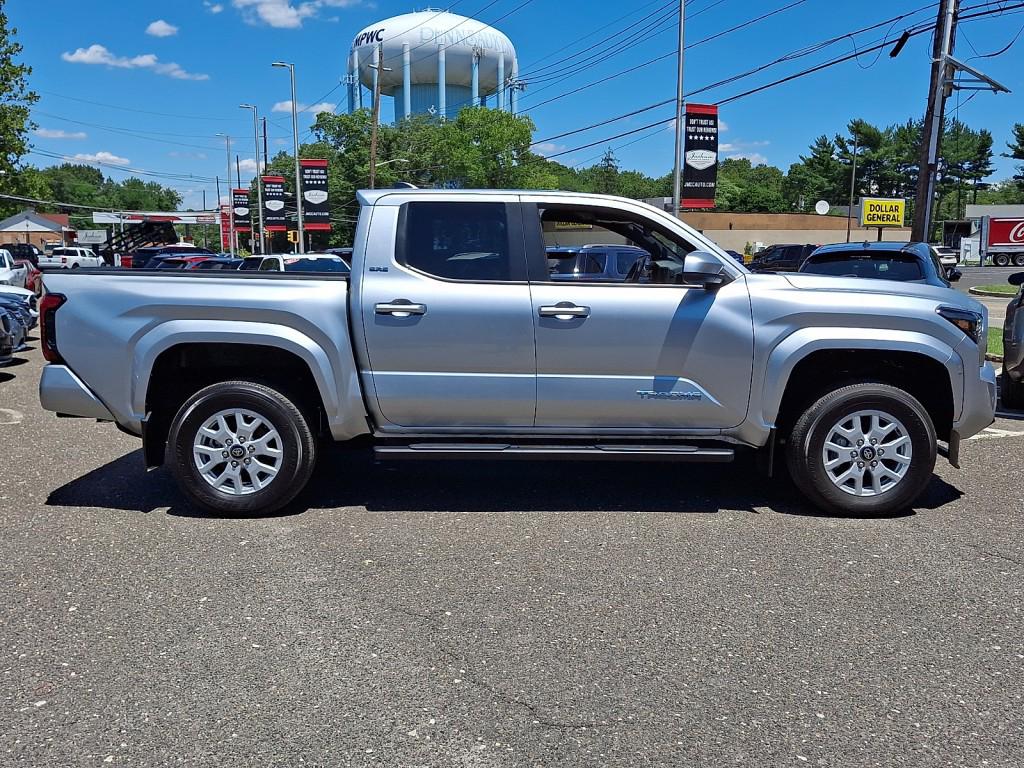 صورة 8 لـ 2024 Toyota TACOMA SR5