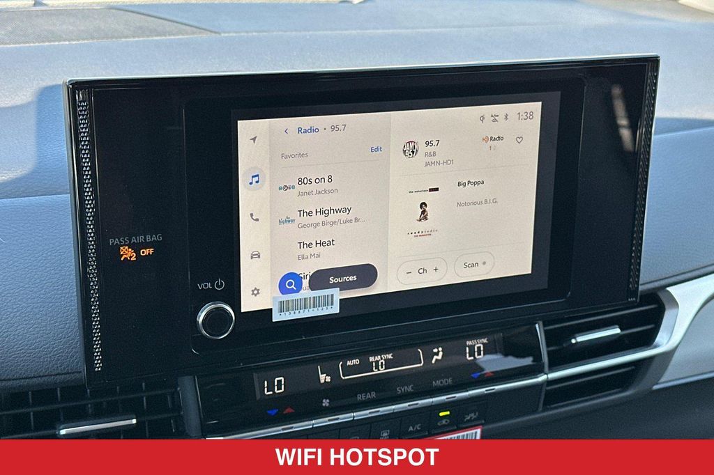 2026 Toyota SIENNA LE thumbnail 19