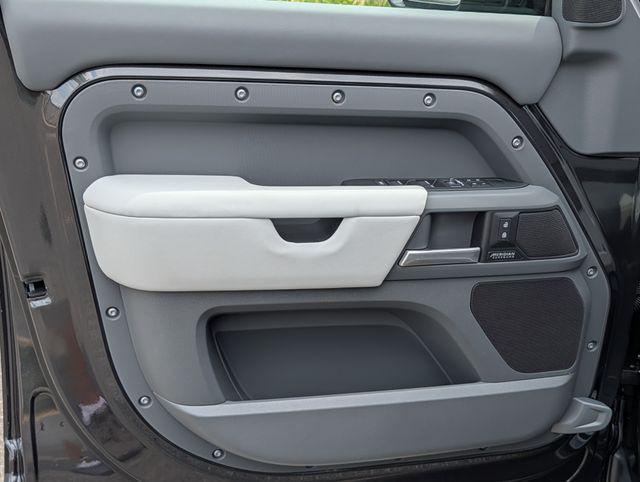 2026 LAND Rover DEFENDER P400 X-DYNAMIC SE — фото 10