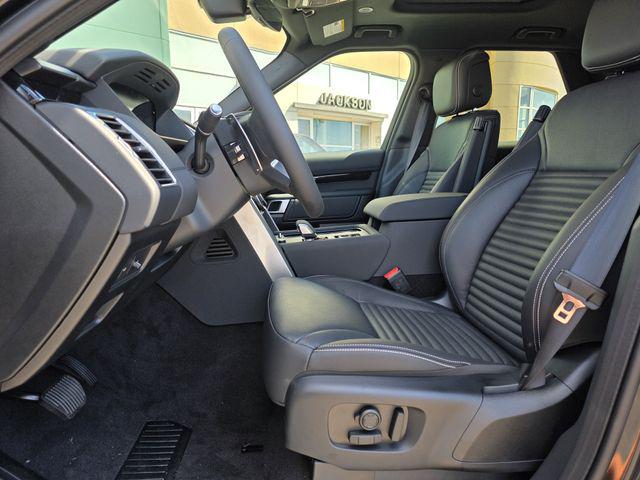 صورة 14 لـ 2025 LAND Rover DISCOVERY P300 S