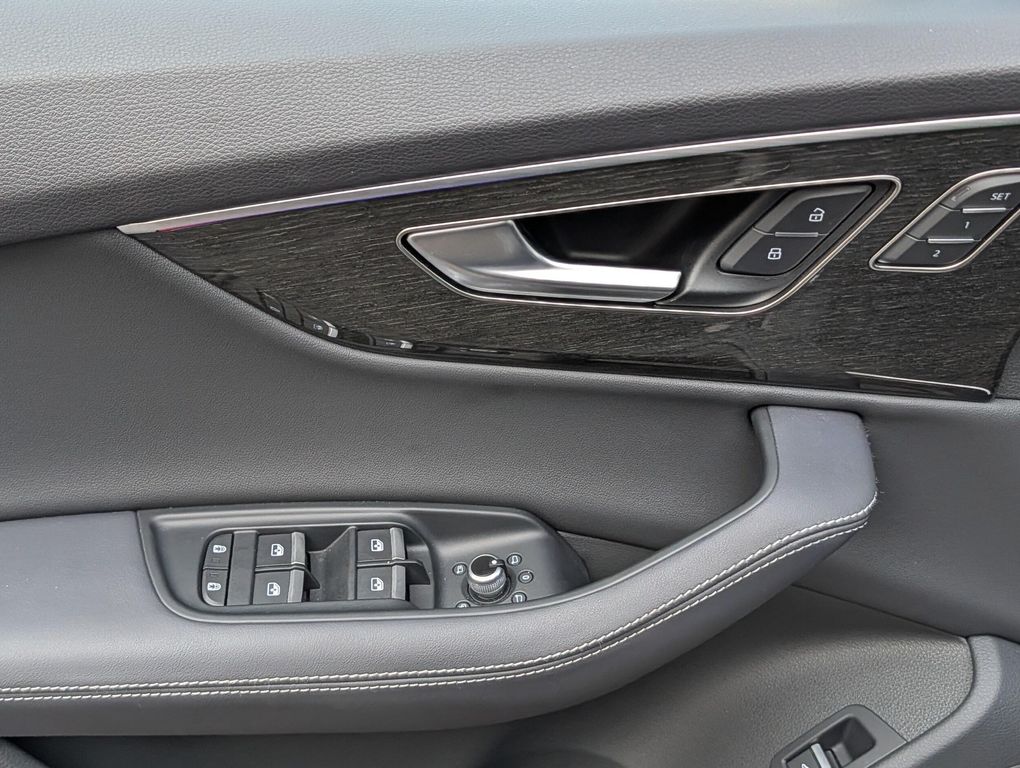 صورة مصغرة 12 لـ 2025 AUDI Q7 55 PRESTIGE