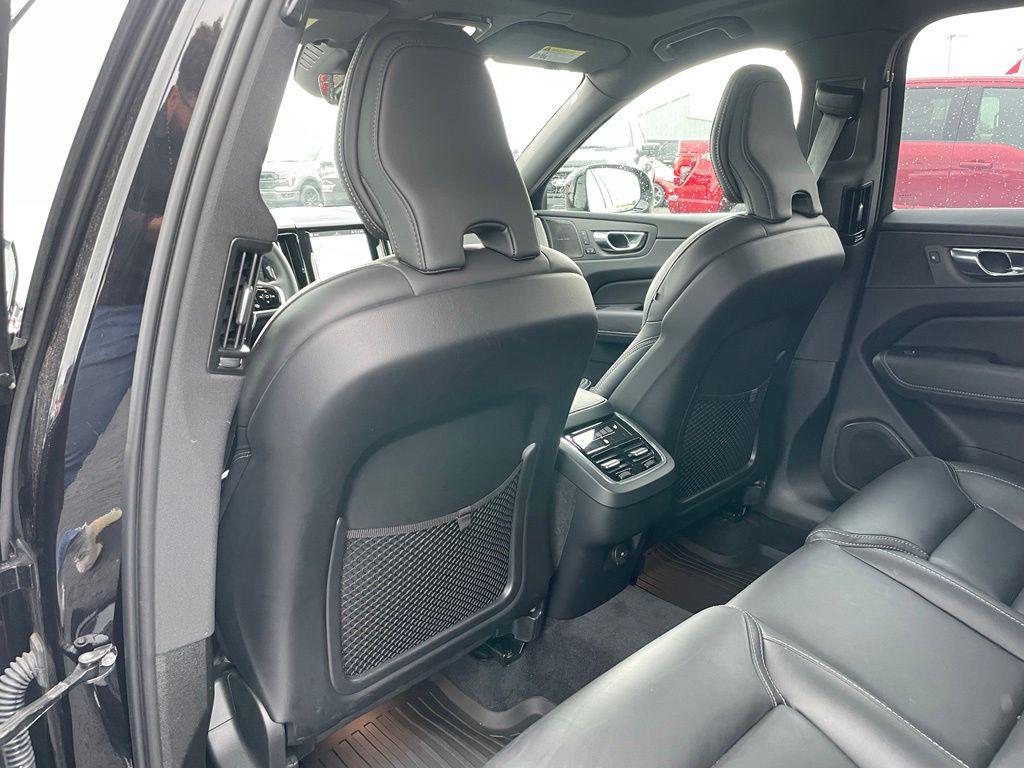 صورة 45 لـ 2024 Volvo XC60 B5 ULTIMATE BLACK EDITION