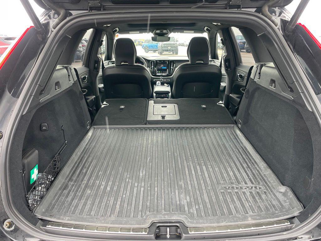 صورة 30 لـ 2024 Volvo XC60 B5 ULTIMATE BLACK EDITION
