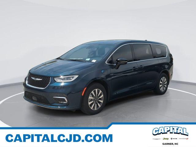 New 2025 Chrysler Pacifica Hybrid Select