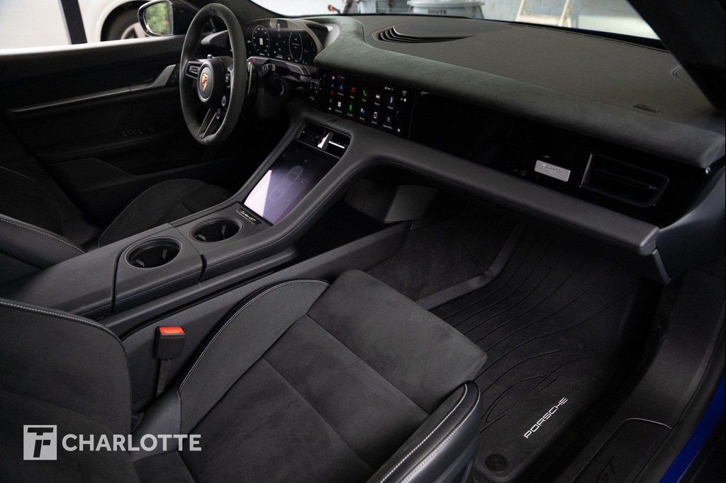 صورة مصغرة 34 لـ 2025 Porsche TAYCAN TURBO