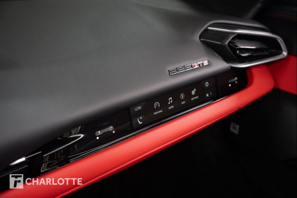 صورة 28 لـ 2024 Ferrari 296 GTS CONVERTIBLE