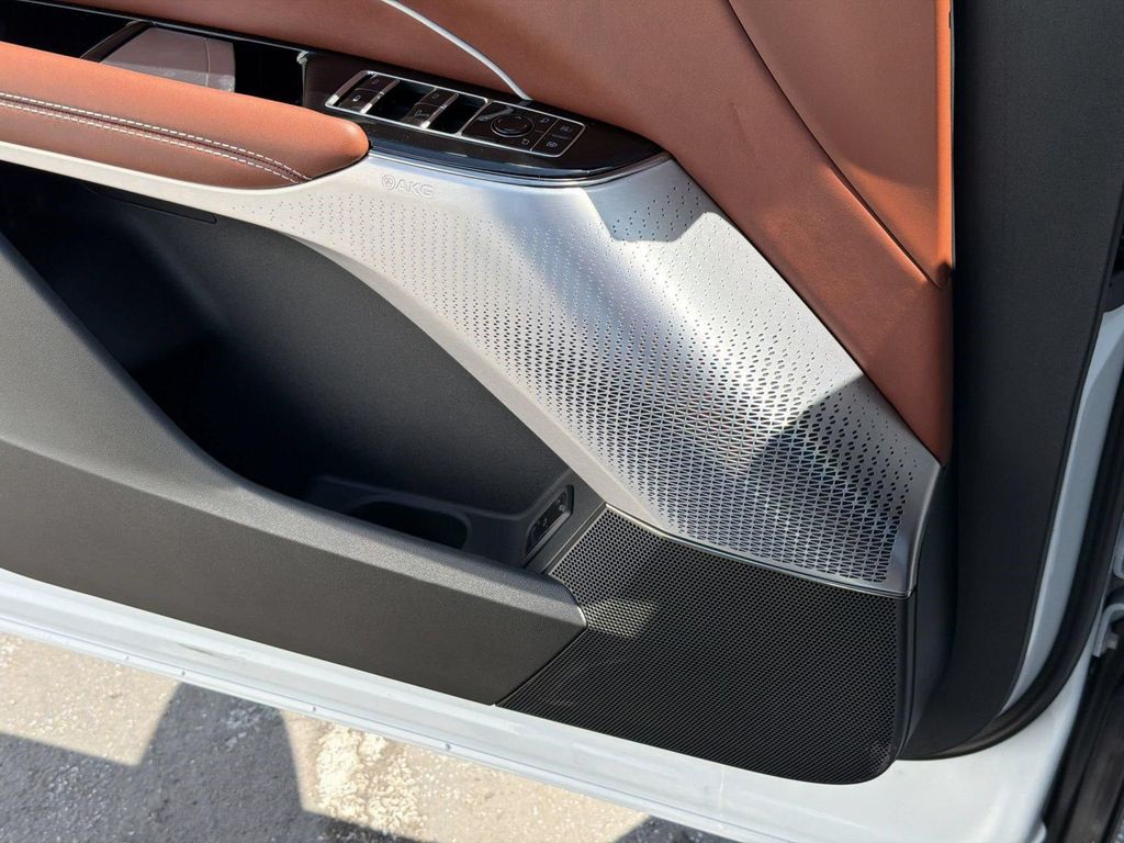 2027 Cadillac LYRIQ SIGNATURE SPORT — миниатюра 26