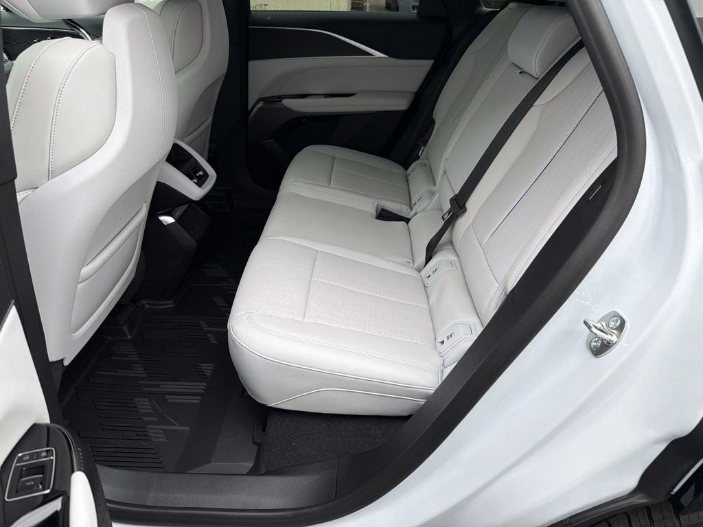 2026 Cadillac LYRIQ SPORT — миниатюра 22