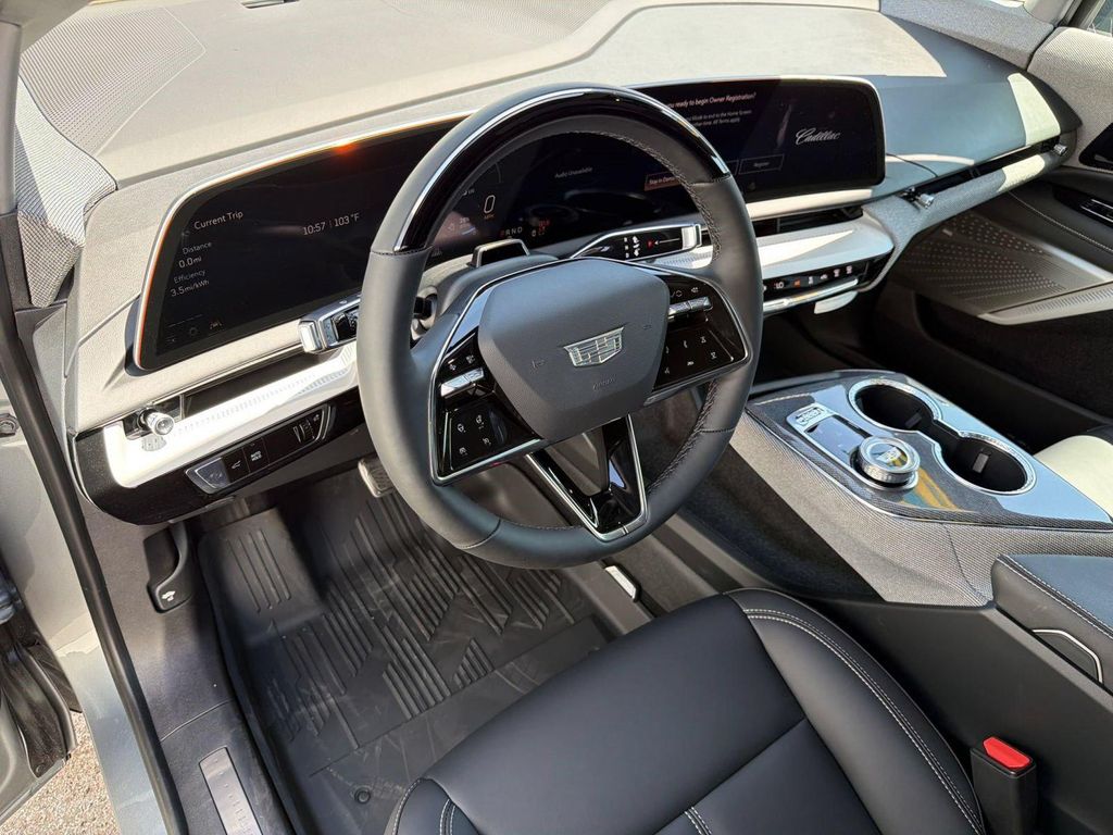 2027 Cadillac OPTIQ SPORT photo 3