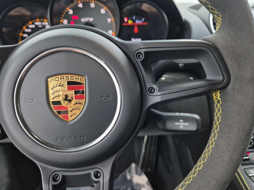 2020 Porsche 718 CAYMAN GT4 缩略图 25