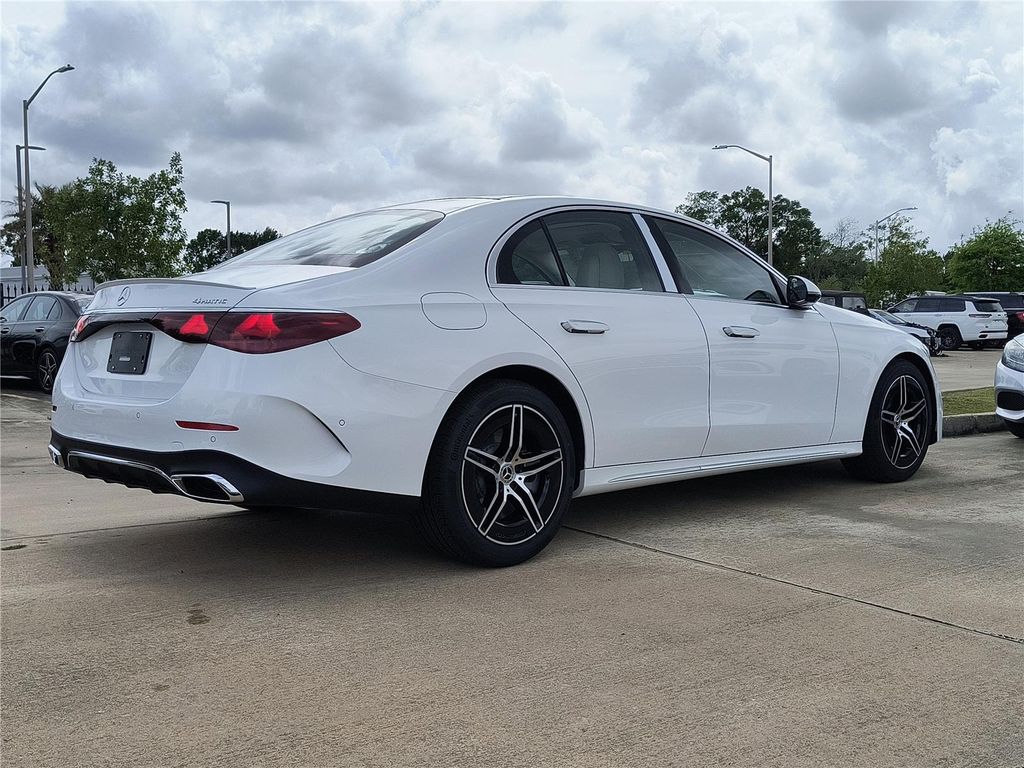 MERCEDES-BENZ E-CLASS - 4