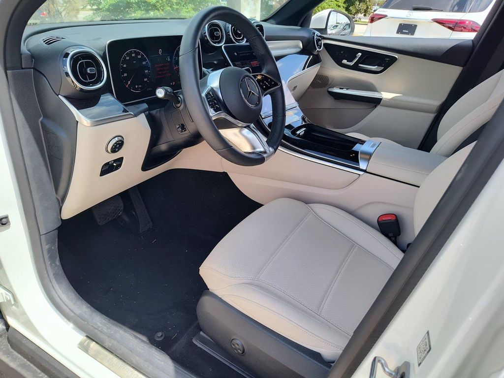صورة مصغرة 2 لـ 2026 Mercedes-BENZ GLC