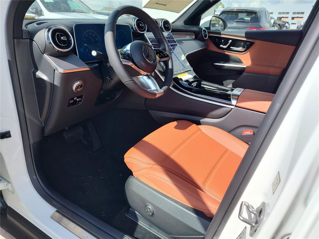 2026 Mercedes-BENZ GLC — миниатюра 2
