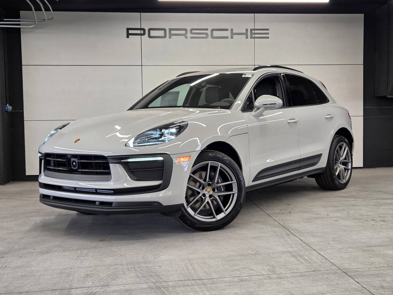 صورة 1 لـ 2026 Porsche MACAN