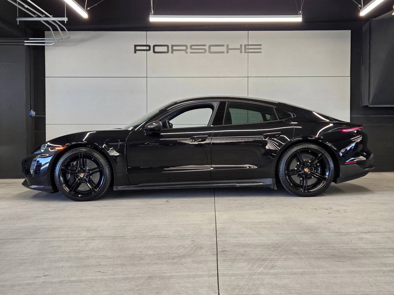 2021 Porsche TAYCAN — фото 2