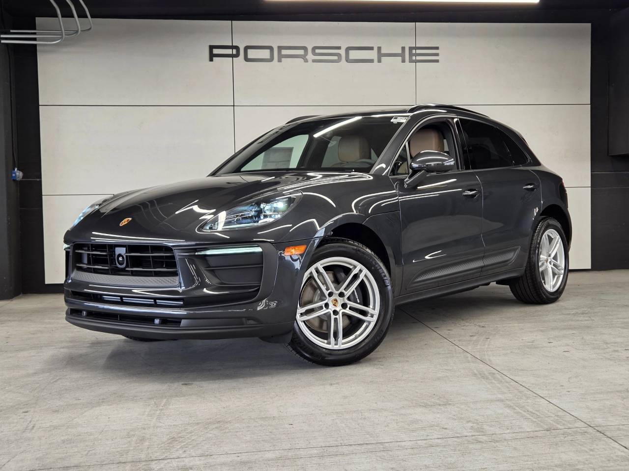 صورة 1 لـ 2026 Porsche MACAN