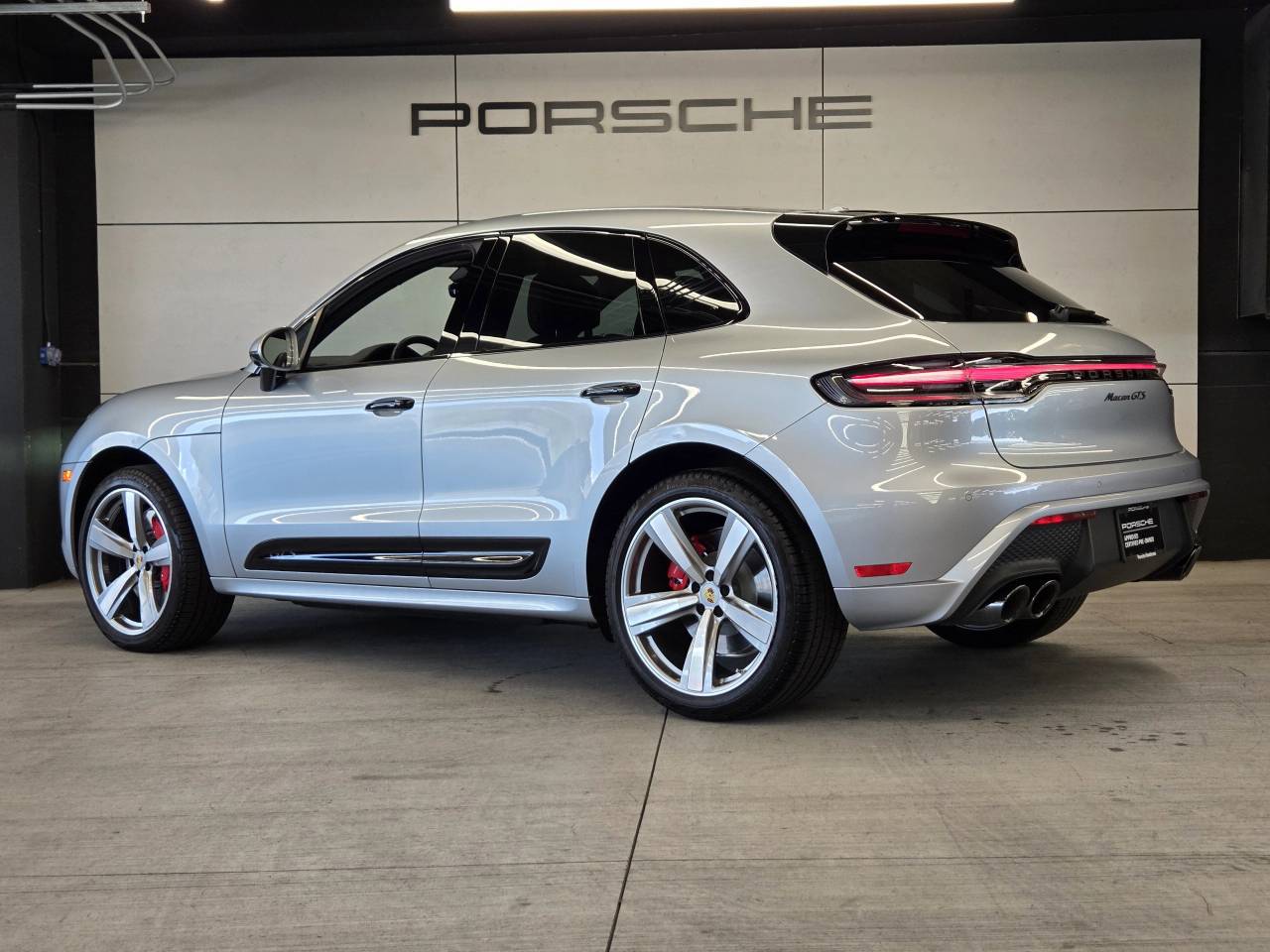 2025 Porsche MACAN — фото 3