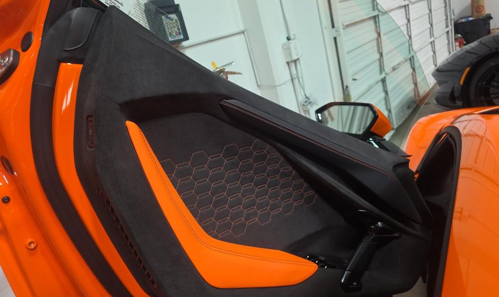 صورة 8 لـ 2024 Lamborghini REVUELTO BASE