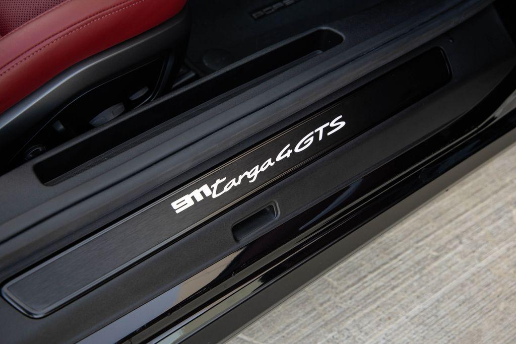 2024 Porsche 911 TARGA 4 GTS — миниатюра 31