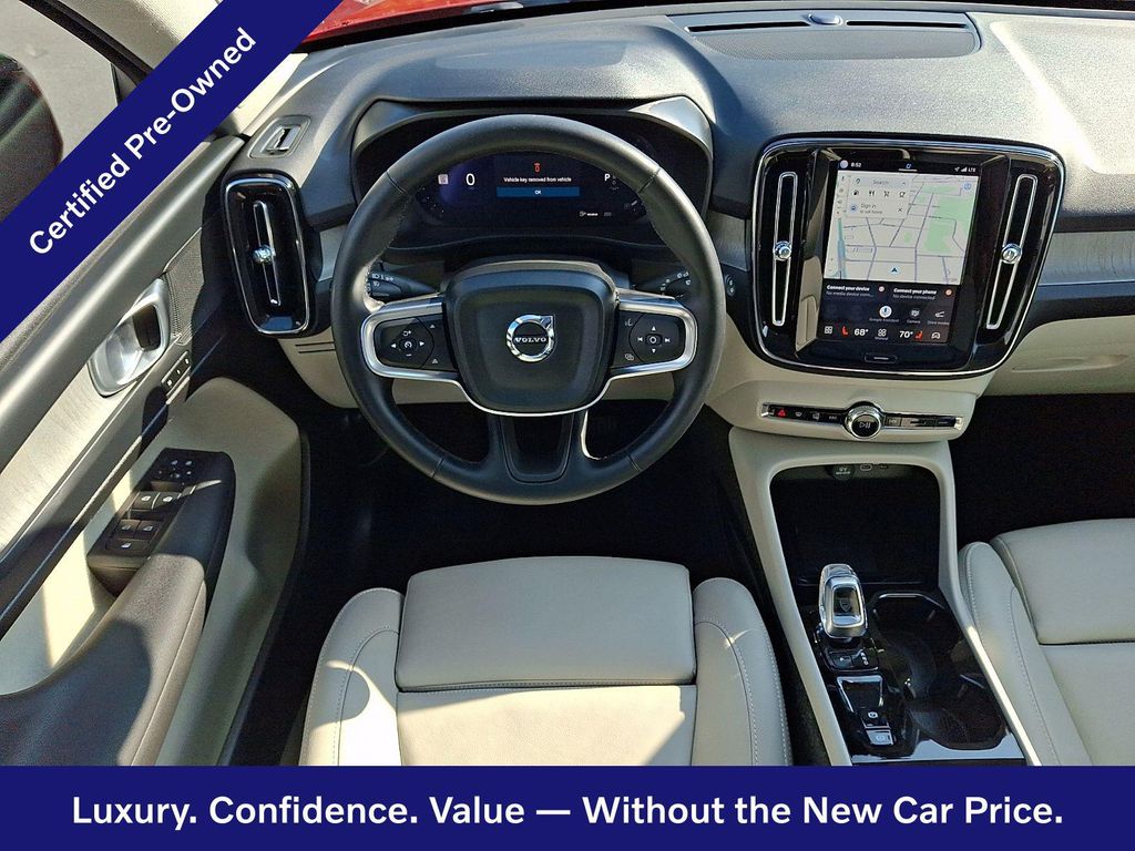 صورة مصغرة 2 لـ 2025 Volvo XC40 B5 PLUS DARK THEME