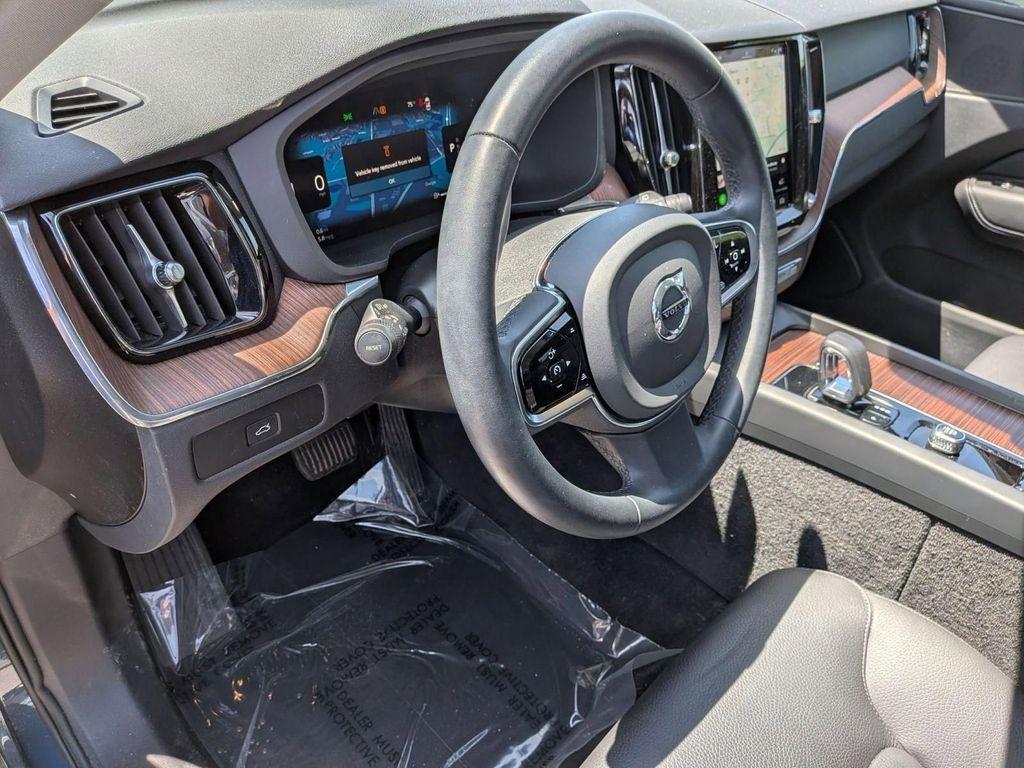 2024 Volvo XC60 B5 PLUS DARK THEME — миниатюра 11