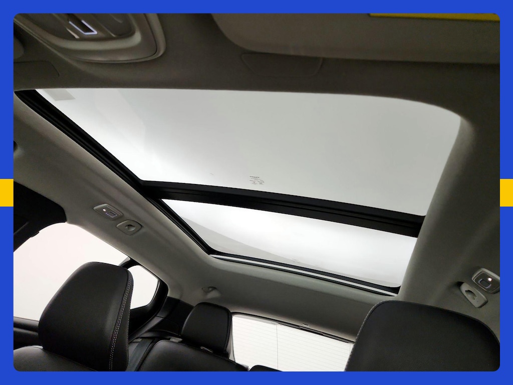 صورة 25 لـ 2023 Volvo XC40 B5 PLUS DARK THEME