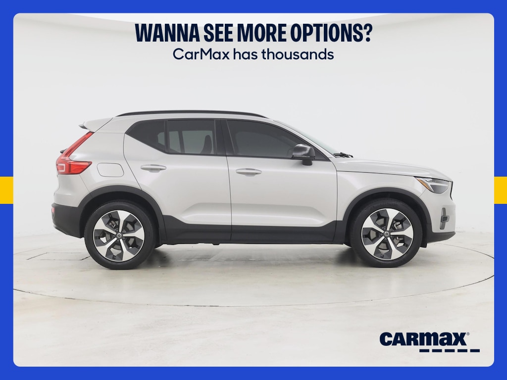 صورة 8 لـ 2023 Volvo XC40 B5 PLUS DARK THEME