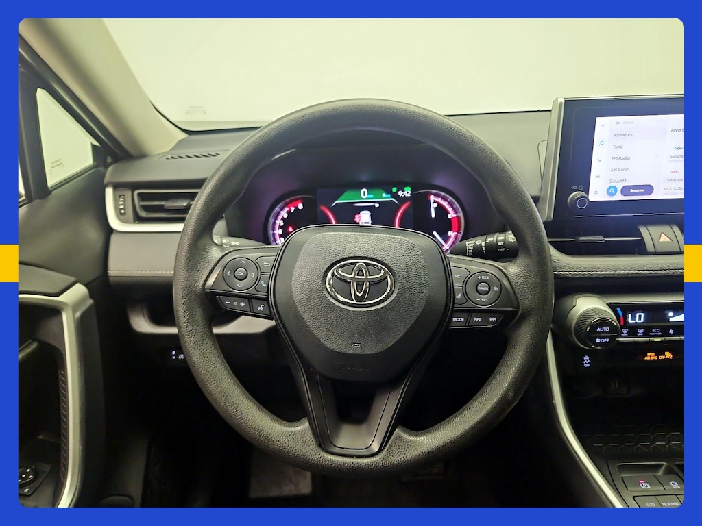 صورة 12 لـ 2025 Toyota RAV4 XLE