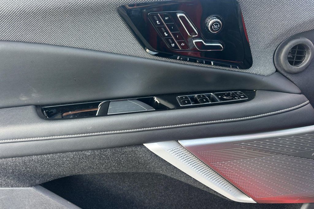 2025 Cadillac OPTIQ SPORT 2 AWD — фото 10