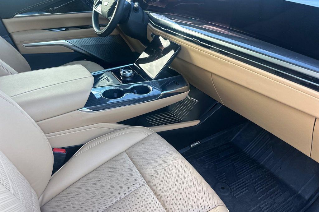 صورة مصغرة 19 لـ 2026 Cadillac ESCALADE IQ PREMIUM LUXURY