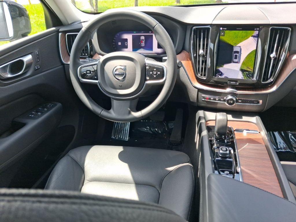 2024 Volvo XC60 B5 PLUS DARK THEME 照片 10