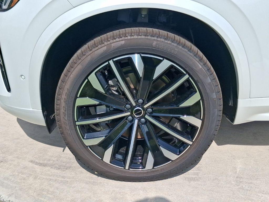 2026 Volvo XC90 B6 ULTRA DARK THEME 7-SEATER — фото 3
