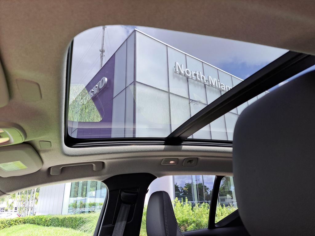 صورة 6 لـ 2026 Volvo XC40 B5 PLUS