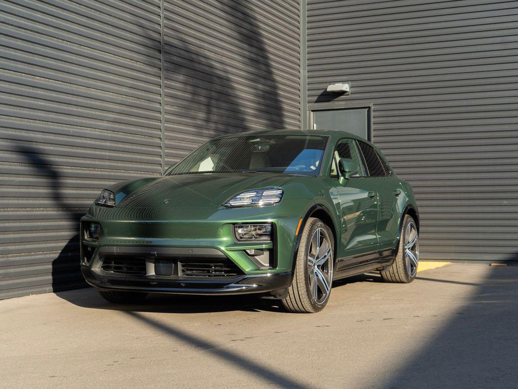 New 2025 Porsche Macan Macan Electric Turbo