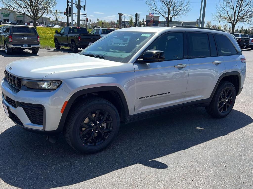 New 2026 Jeep Grand Cherokee Laredo