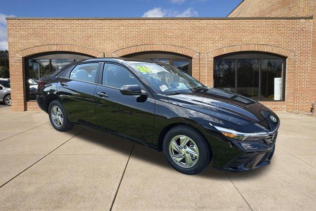 New 2026 Hyundai ELANTRA SE