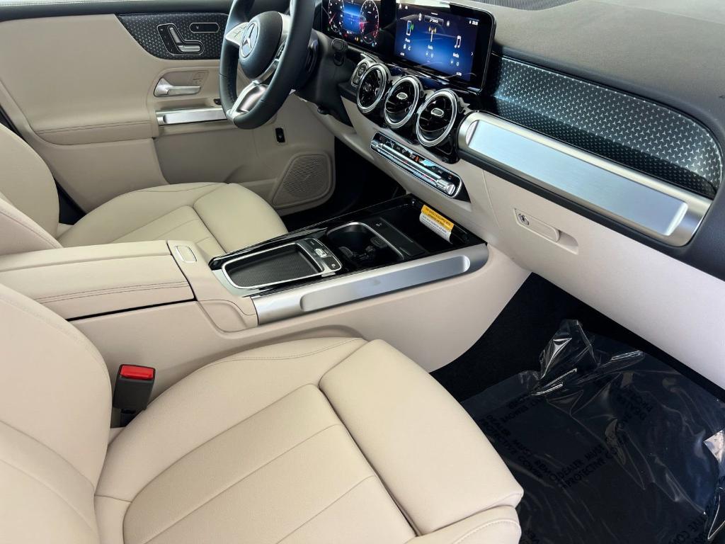 2026 Mercedes-BENZ GLB thumbnail 18