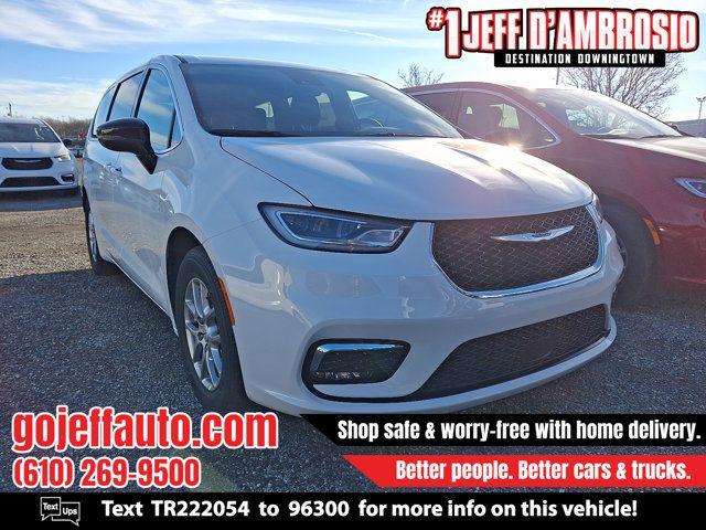 New 2026 Chrysler Pacifica Select